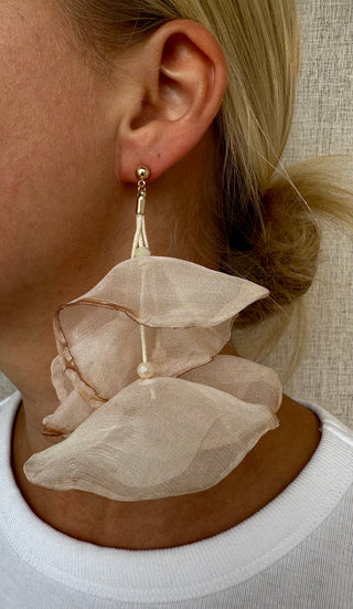 Flowy Earrings Beige
